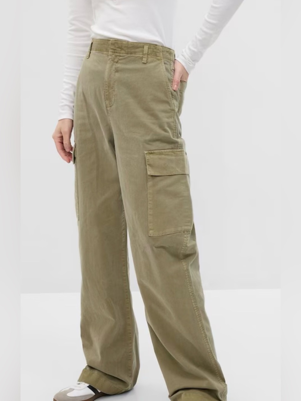 GAP Loose Khaki Cargo Pants in Light Olive